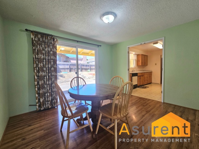 Building Photo - Two Bedroom- Two Full Bathroom Home in des...