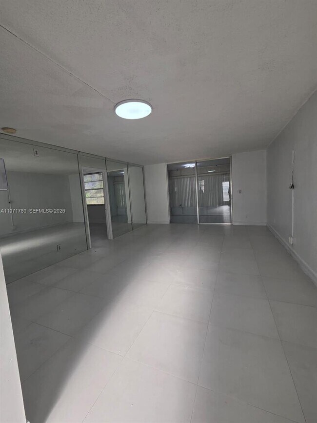 Building Photo - 1020 NW 80th Ave