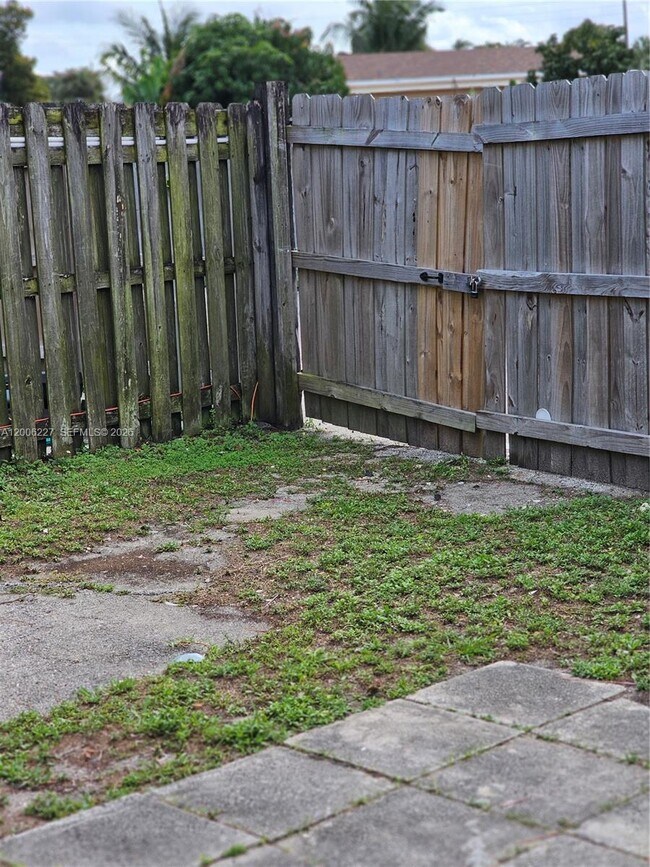 Building Photo - 1368 Seaview