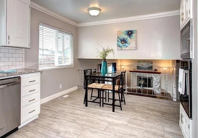 Building Photo - 5954 Sorrel Ave