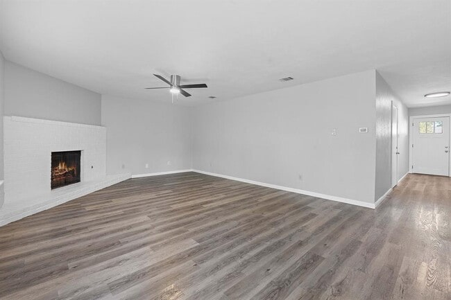 Building Photo - 3930 Leafield Dr