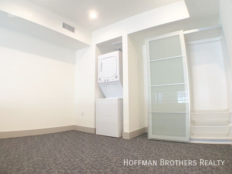 Building Photo - 1039 S Hobart Blvd