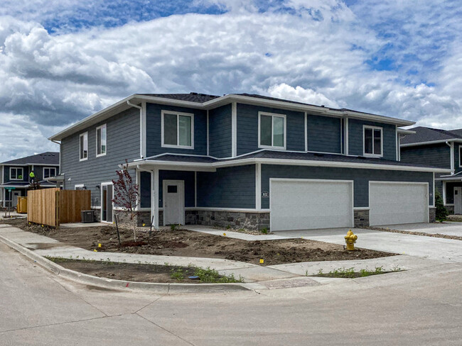 Building Photo - Stratford Crossing Townhomes - 1046 NW Vic...