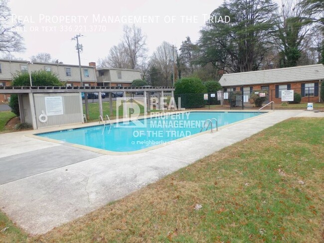 Building Photo - 3826 Country Club Rd