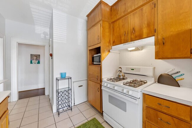 Building Photo - 536 Hawthorne Ln