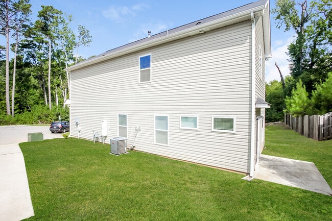 Building Photo - 1 Month Free! Tour Today! Spacious Home Ne...