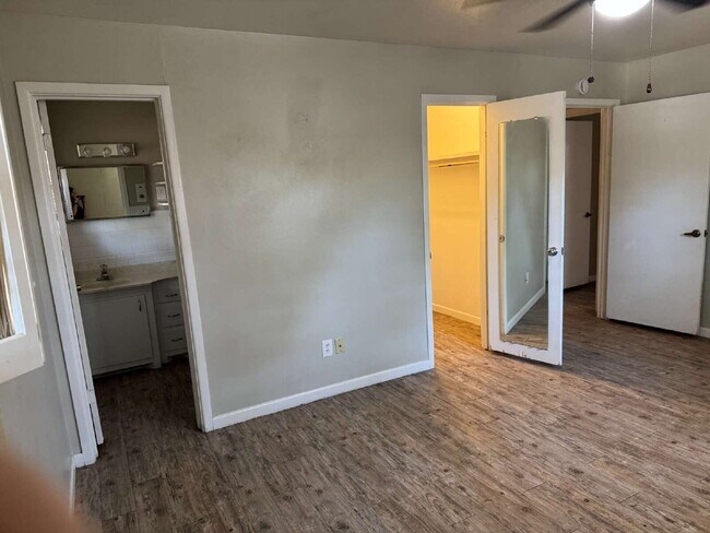 Building Photo - "Spacious 4-Bedroom Home with 2 Full Baths in Lubbock – 1,984 Sq Ft of Comfort!"