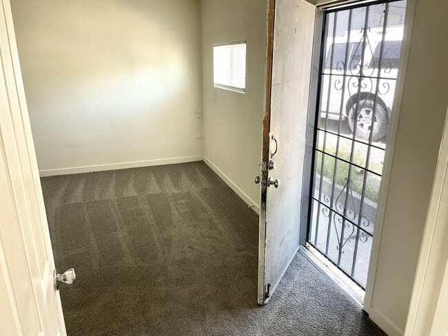 Building Photo - 397 N 15th St