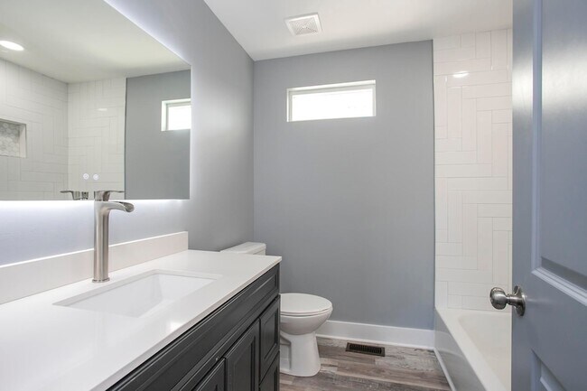 Building Photo - 1111 Westchester Dr