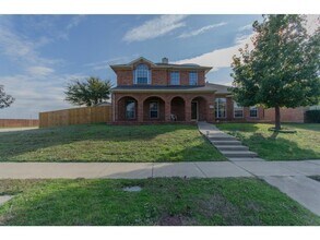 Building Photo - Amazing price for this beautiful four-bedroom home offering more than 2,700 sq ft of living space...