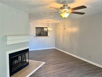 Building Photo - 1002 Brookhollow Dr