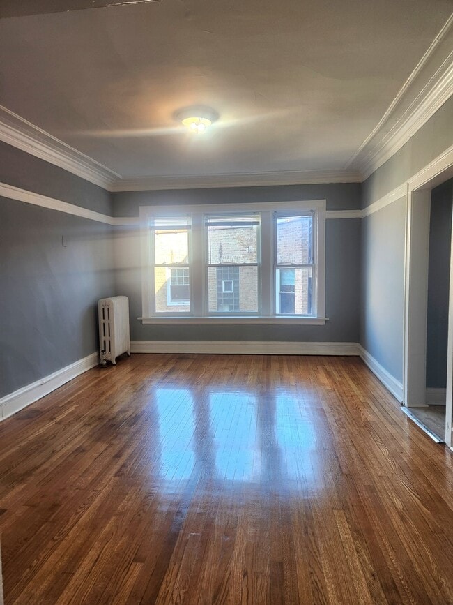 Building Photo - 3036 W Leland Ave