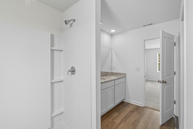 Building Photo - Viking Cove 30