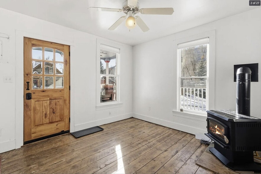 Building Photo - 112 E Soda St