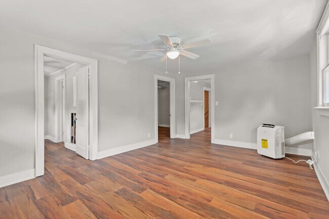Building Photo - 3530 Admiral Dr