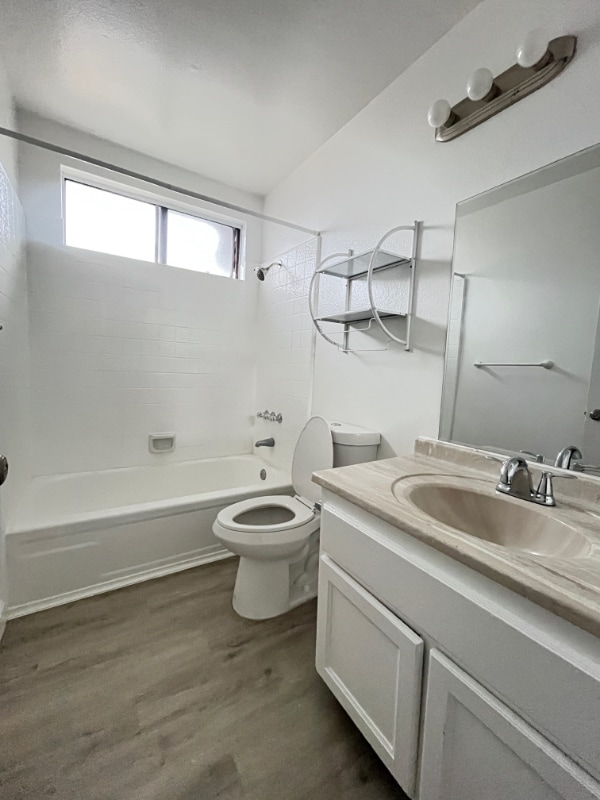 Building Photo - 322 Laveta Terrace