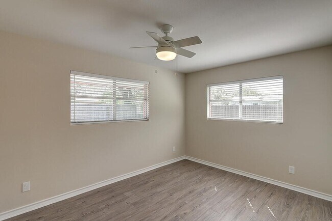 Building Photo - 1106 Bradshaw Dr