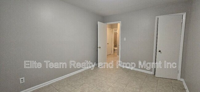 Building Photo - 1803 Darbrook Dr
