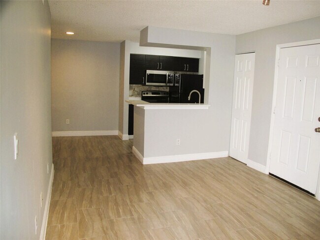 Building Photo - 1263 Ave