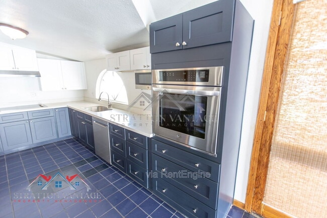 Building Photo - 8119 E Amelia Ave