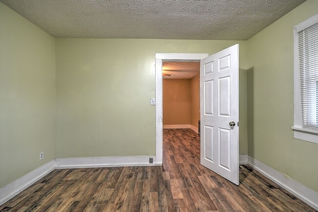 Building Photo - 1017 Fairview Ave