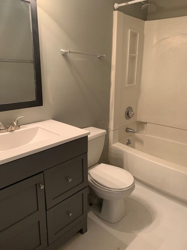 Building Photo - Sandusky Home With Main Level Master Bedroom