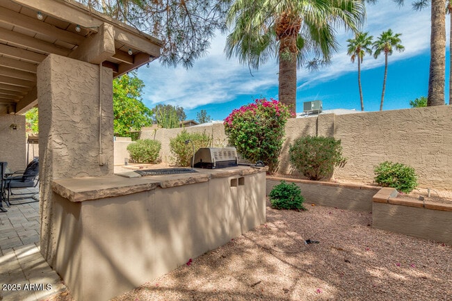 Building Photo - 6768 E Grandview Dr