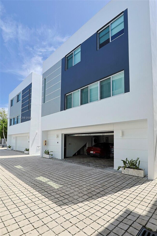 Building Photo - 7520 SW 59th Pl