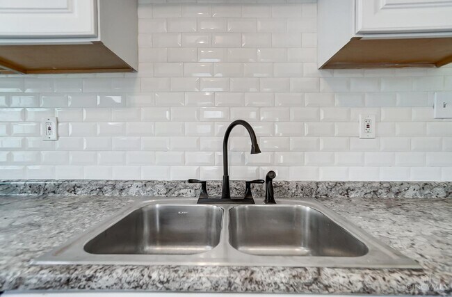 Building Photo - 2228 Reading Rd