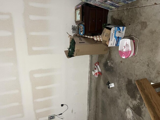 Building Photo - 15715 SE Bybee Dr