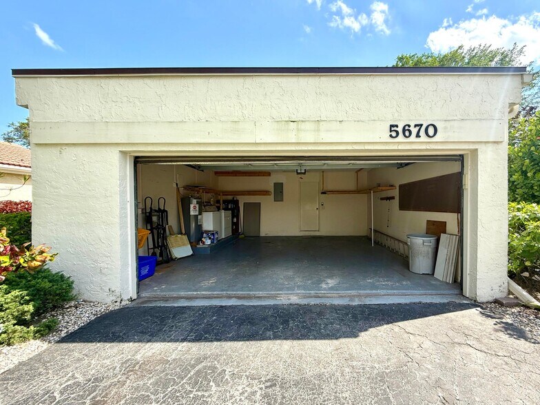 Building Photo - 5670 Piping Rock Dr