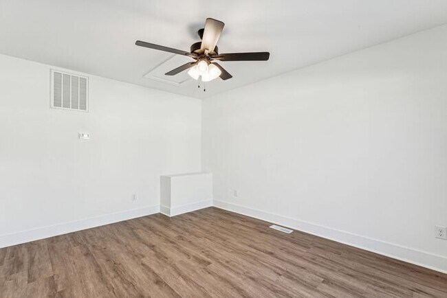 Building Photo - High-End 2BR Townhome | Rooftop Terrace + 2-Car Garage | 24-Unit Community