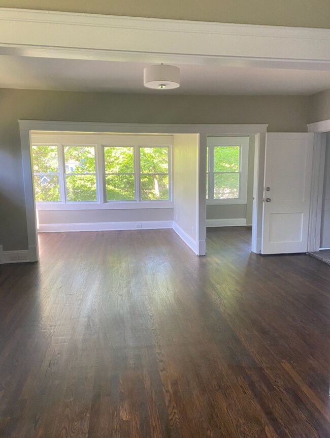 Building Photo - 1683 Colonial Dr