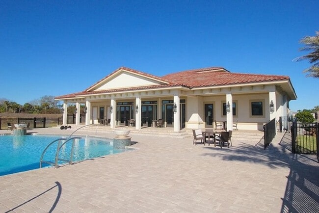 Building Photo - Coastal Living in Marina del Palma?!