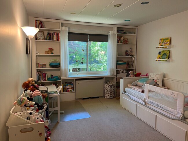 Building Photo - 4800 Chevy Chase Dr