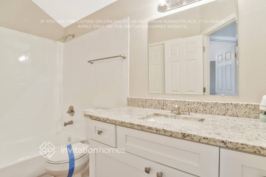 Building Photo - 2218 Santa Lucia St