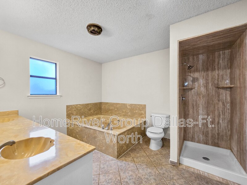 Building Photo - 6636 Valley View Dr