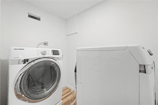 Building Photo - 13497 Walnut Valley Rd