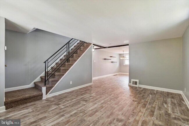 Primary Photo - 330 Rively Ave