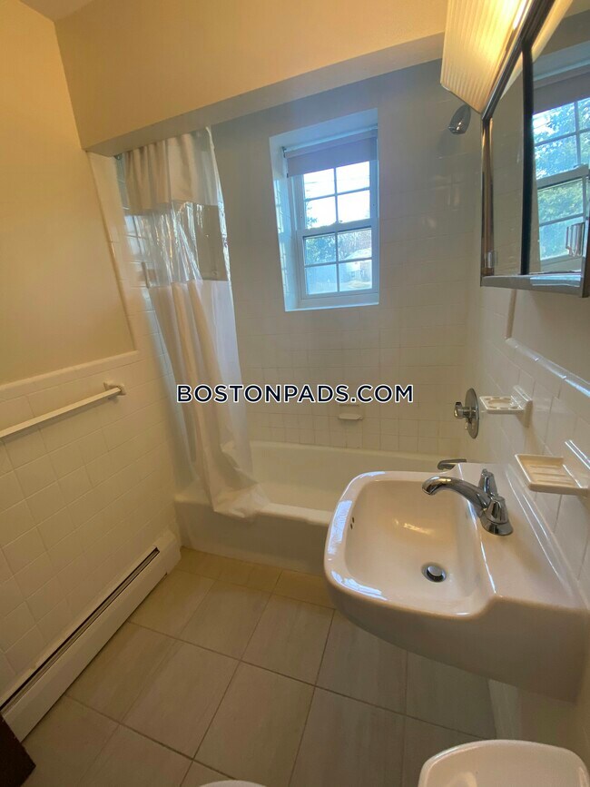 Building Photo - 4 Brattle Dr