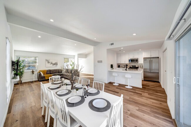 Building Photo - 22998 Valerio St