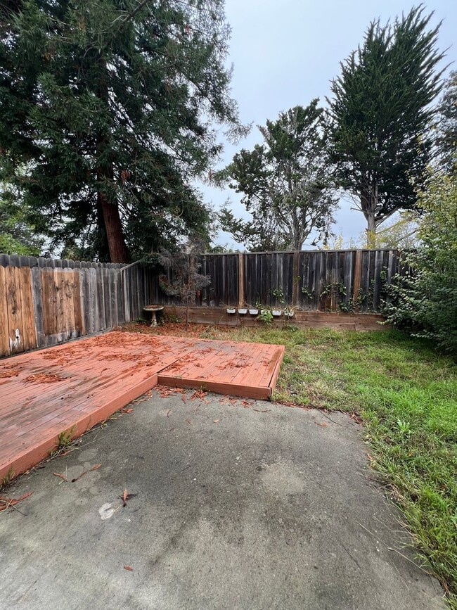 Building Photo - Charming 2 Story Soquel Condo