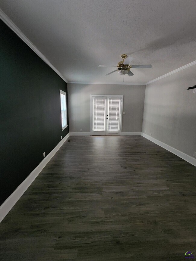 Building Photo - 225 Sandbed Rd