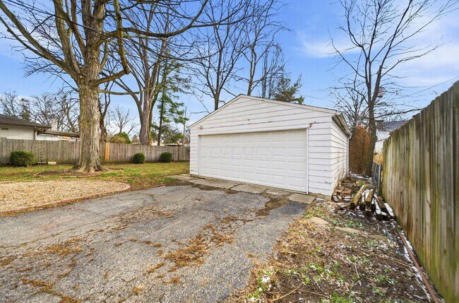 Building Photo - 532 N Drexel Ave