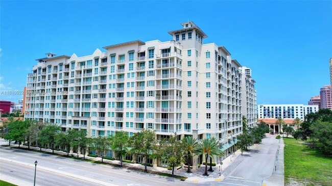 Building Photo - 480 Hibiscus St