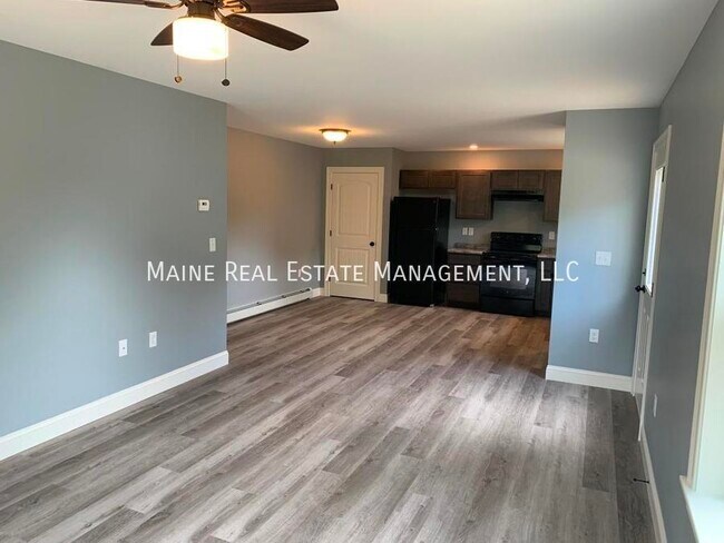 Building Photo - 15 Twin Oak Dr