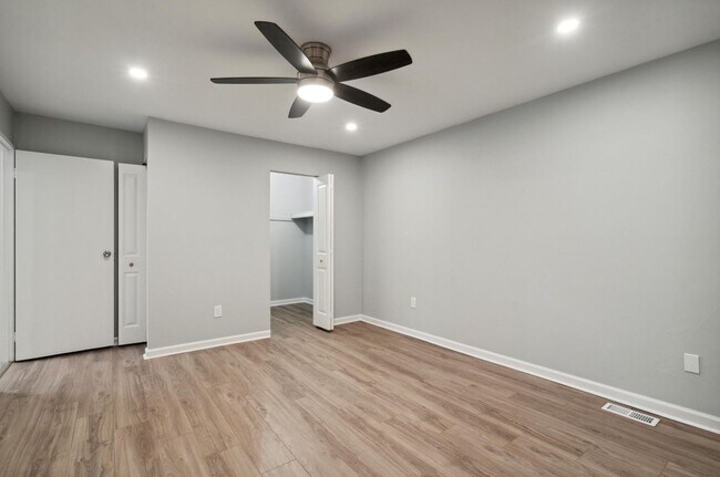 Building Photo - 3333 Comly Rd