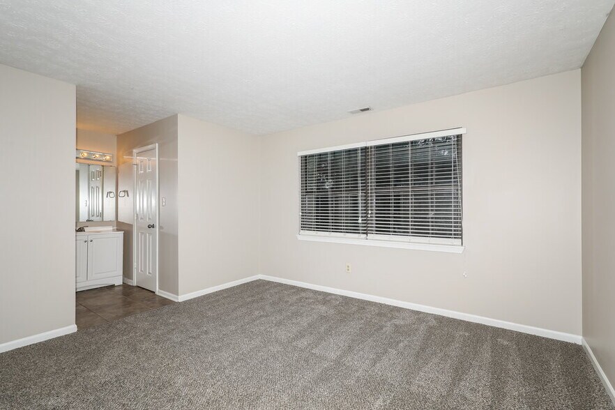 Building Photo - 12065 Rossi Dr