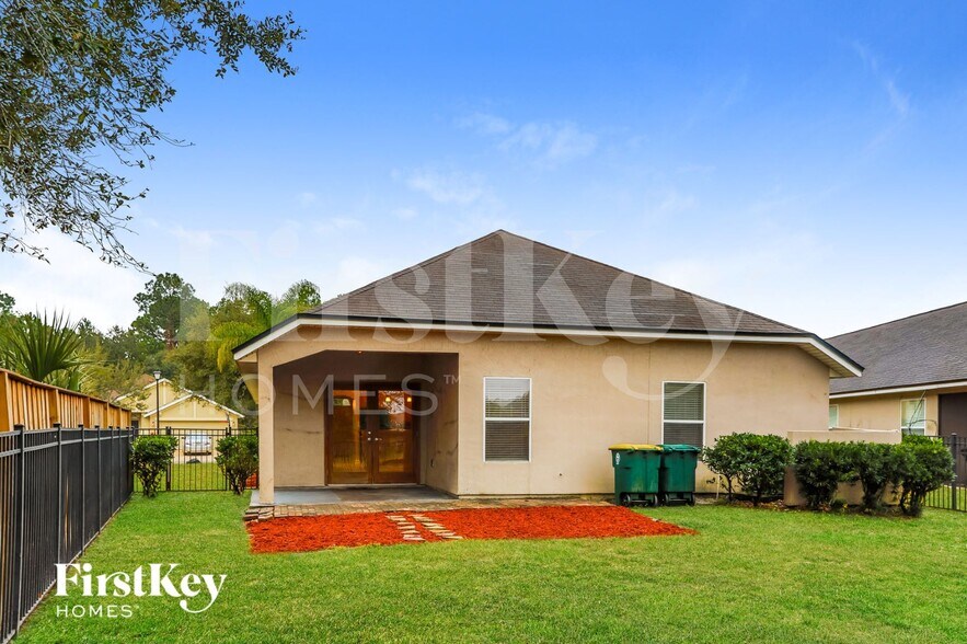 Building Photo - 14728 Falling Waters Dr