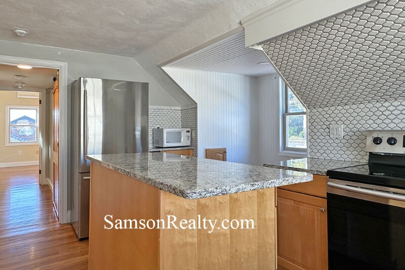 Building Photo - 842 Oaklawn Ave